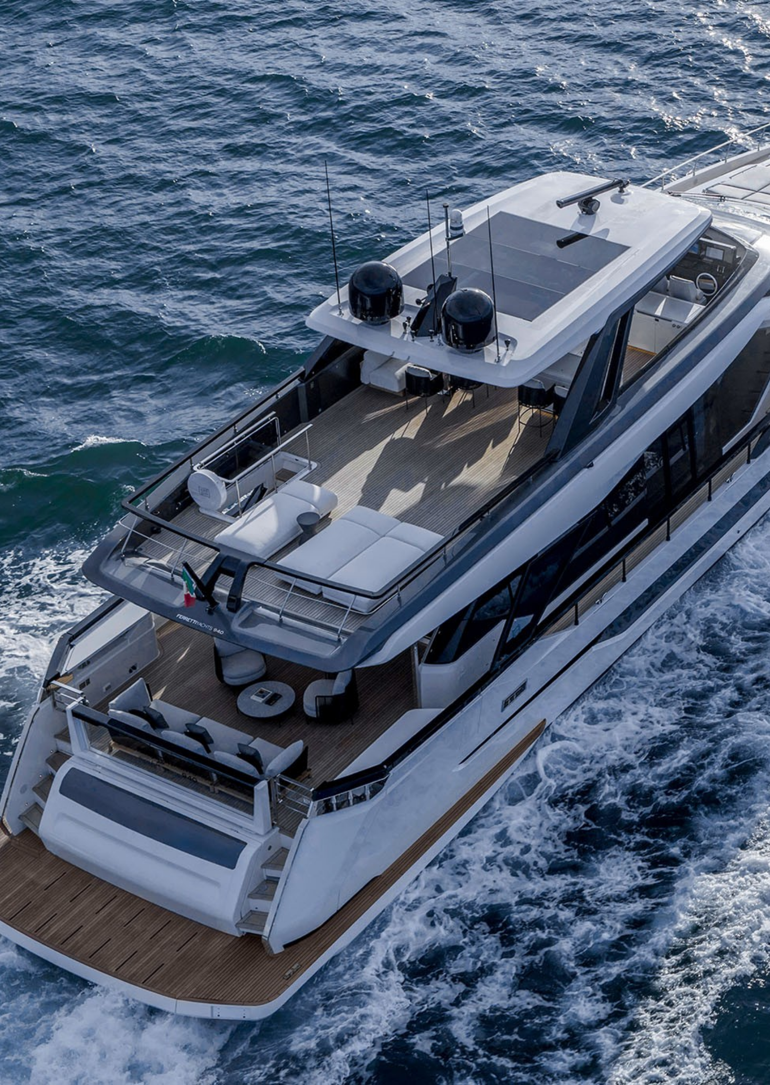 Ferretti Yachts Infynito 90