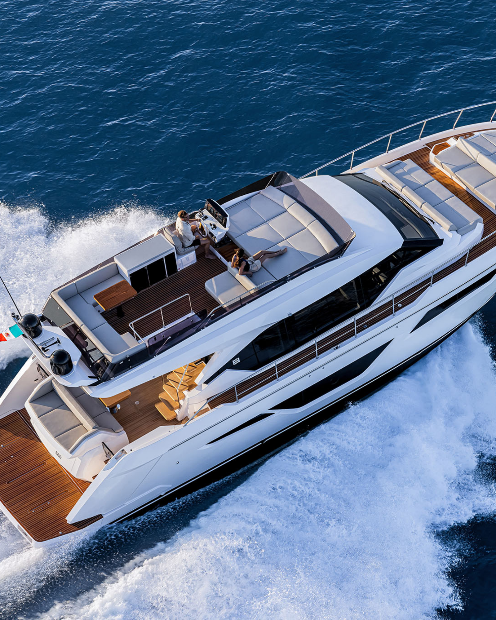 Pershing 70