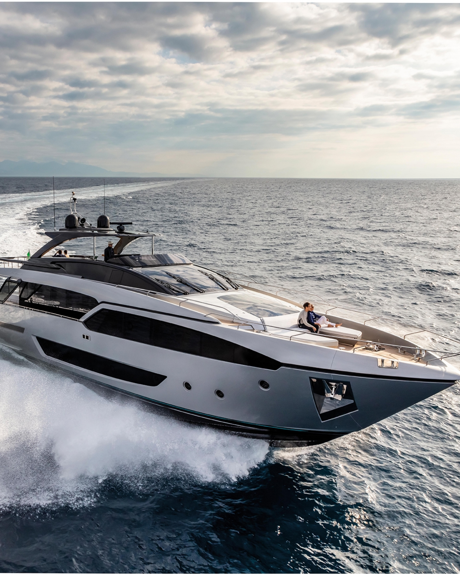Ferretti Yachts 780