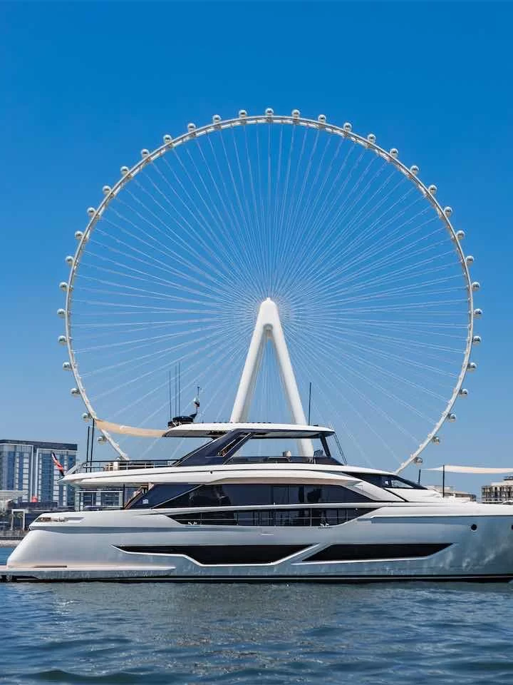FERRETTI YACHTS 860