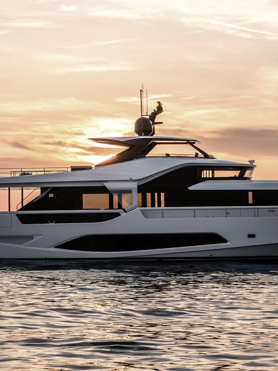 FERRETTI YACHTS INFYNITO 80